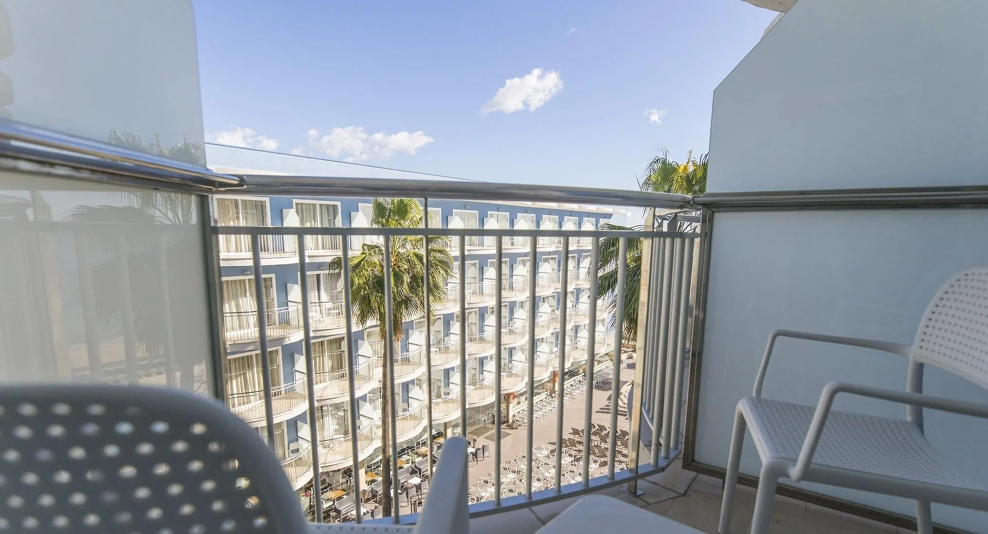 Hotel Augustus Cambrils 4*,